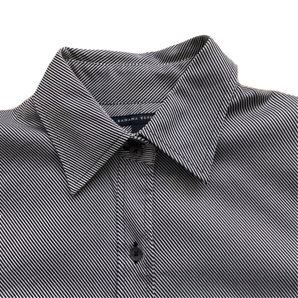 BANANA REPUBLIC Fine Stripe Black & White Button Down Shirt - Picture 3 of 4